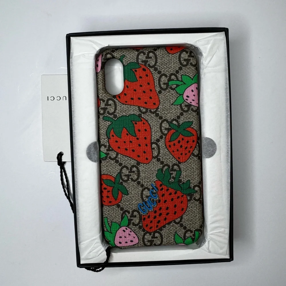 GUCCI Limited Ed Strawberry Supreme Smart/iPhone X/XS Case veneto